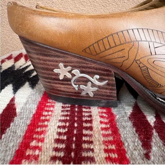 Stetson: Camel Embossed Leather Western Mule: Size 10 - Picture 2 of 9